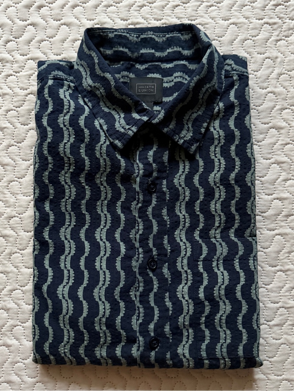 14th & Union Medium 100% Cotton Navy Shirt with Light Blue Wave Print